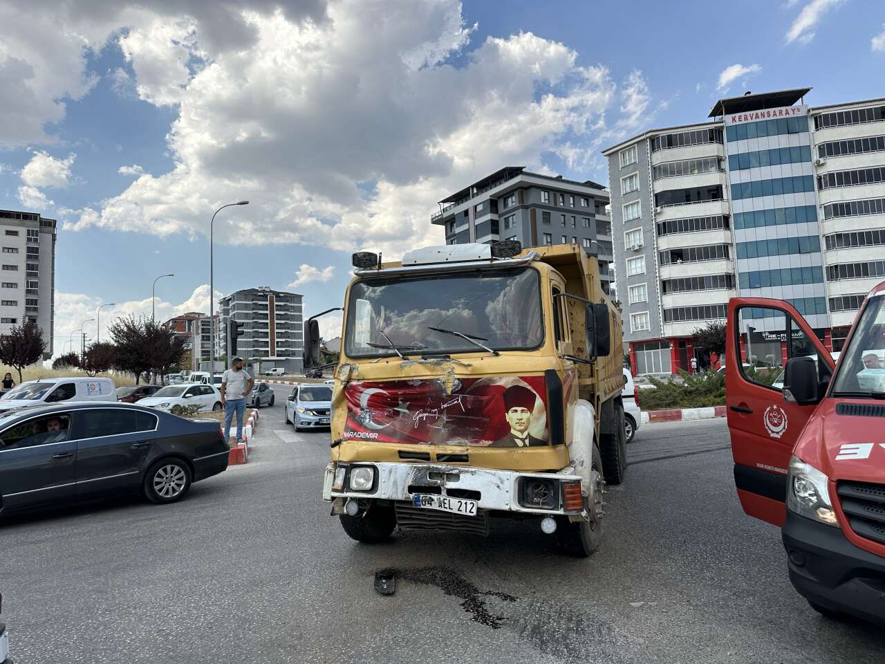 Yangına giden itfaiye aracı kaza yaptı! 2 personel yaralandı 6